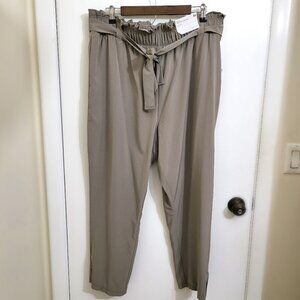 NWT ladies size 1X Stylus tan high-rise paperbag elastic tie waist pants